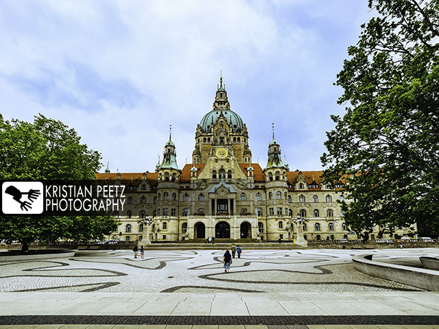 Deutschland, Hannover, Blick auf den Eingang zum Neuen Rathaus, eines der Wahrzeichen der Stadt.